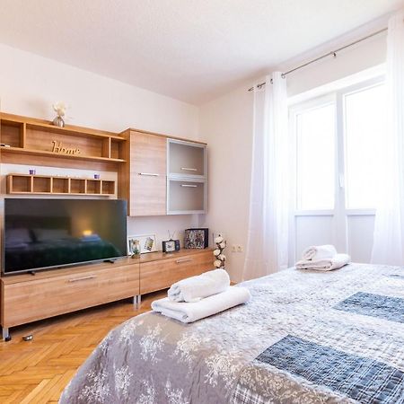 Bobo Central 2Br Apartment Ζαντάρ Εξωτερικό φωτογραφία