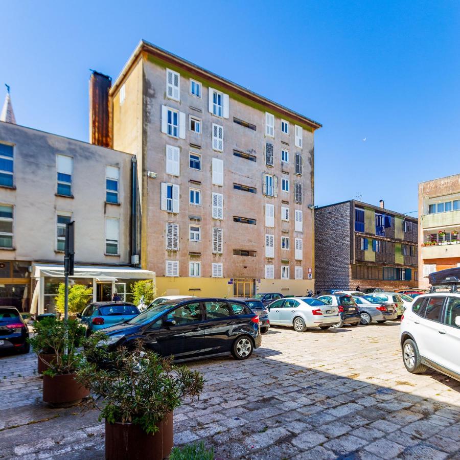 Bobo Central 2Br Apartment Ζαντάρ Εξωτερικό φωτογραφία
